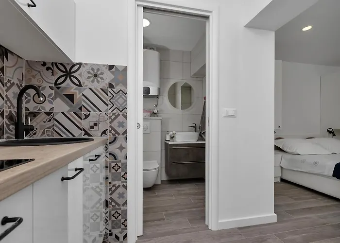 Luxurious Toma * Makarská