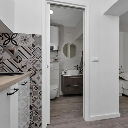 Luxurious Toma * Μακάρσκα