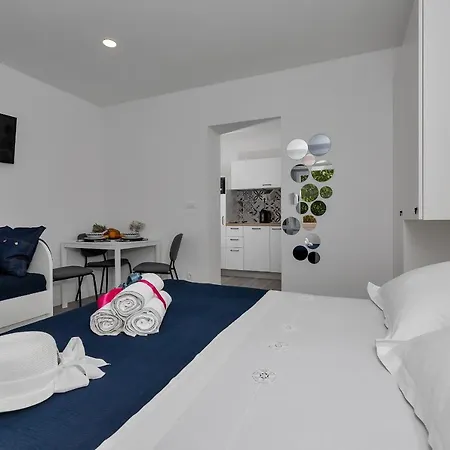 Luxurious Toma Makarska